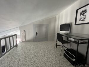 Mezzanine avec grenier de rangement