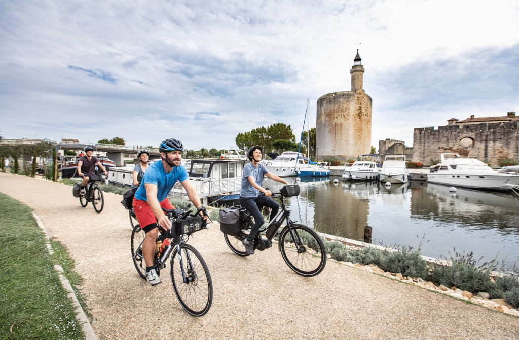 ViaRhôna passant à Aigues Mortes